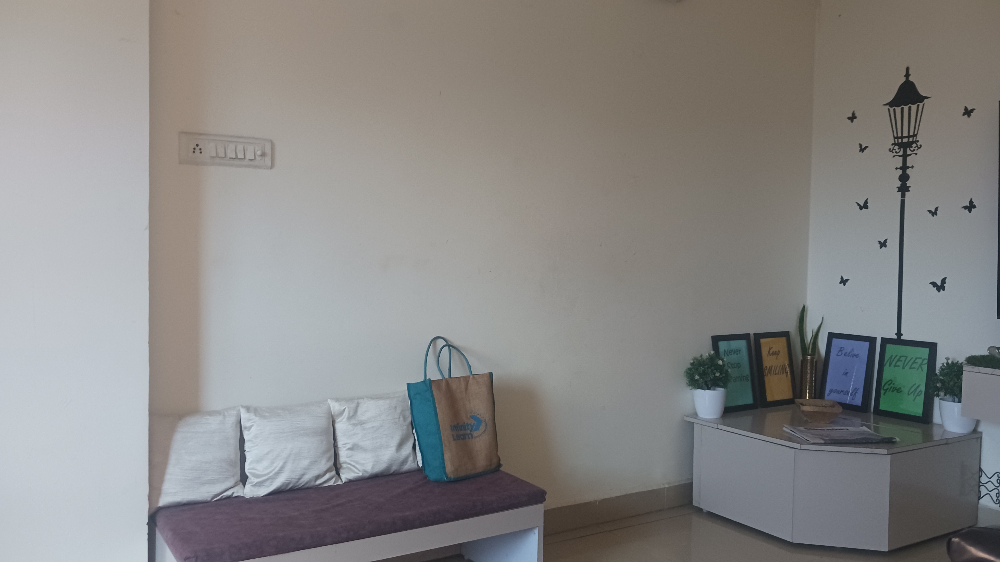 Fully furnished 4bhk flat PG for Room/bed